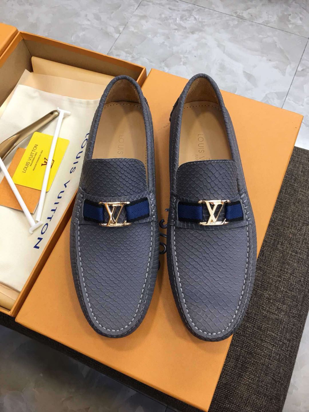 2018 LVsLV Causal Leather Shoes 1A37 Men Sandals