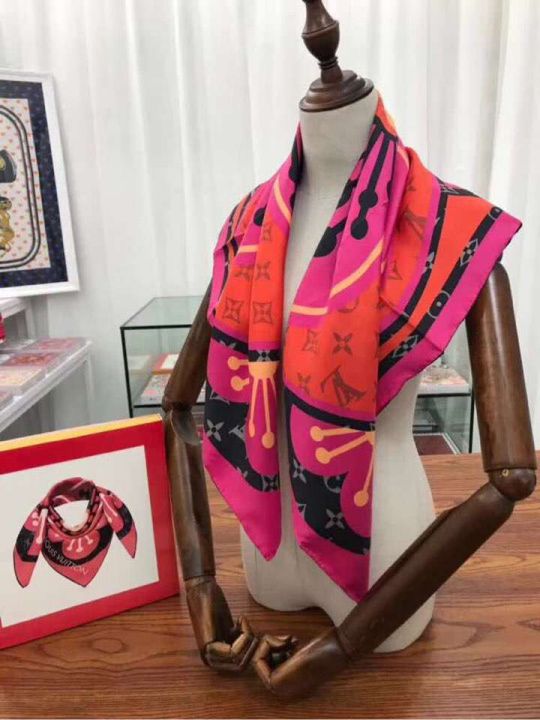 2018 LV Classic Silk Square Women Scarves