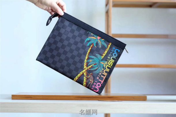 LV 2018 Print Pochette Voyage N63510 Clutch Bags