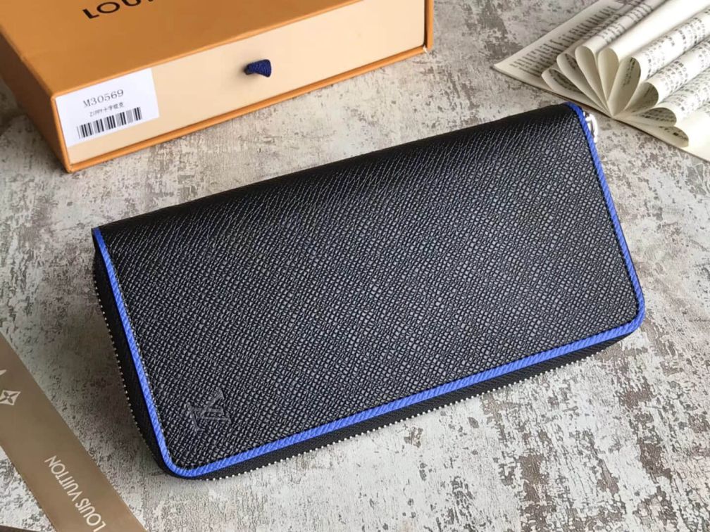 LV 2018 Taiga Leather Zippy Bi-Fold M30569 Wallets