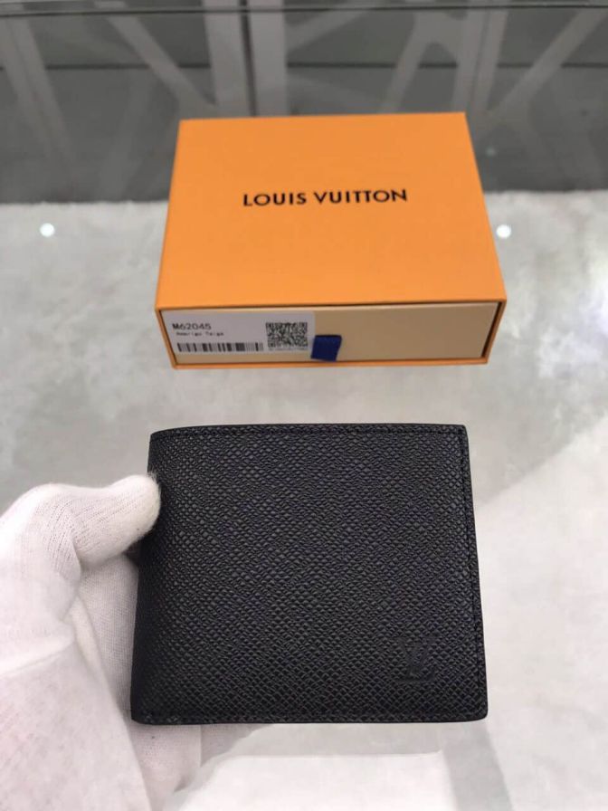 LV M62045 Taiga Amerigo Bi-Fold Wallets