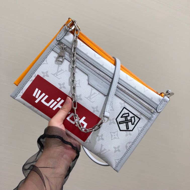 LV 2019 Flat Messenger Crossbody M44640 Shoulder Bags
