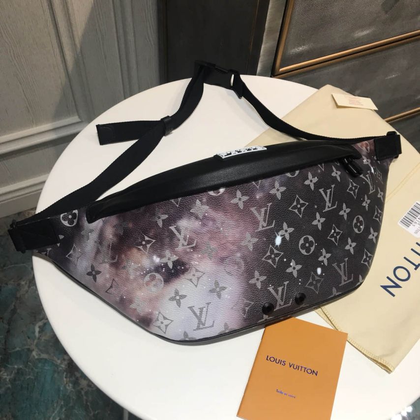LV M44444 DISCOVERY Waist Bags