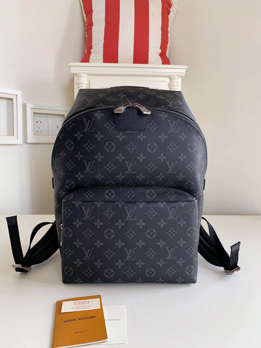 LV M4320186 Black Discovery Backpack Bags