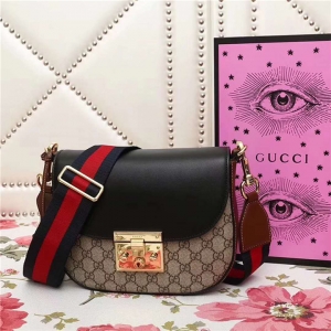 453189 Gucci Supreme saddle bag