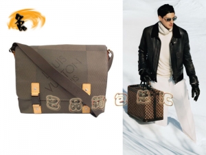 M93077 LV fashion casual men's canvas brown shoulder bag