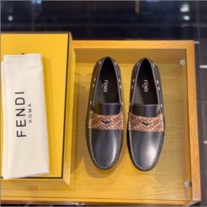 FENDI BUGS eye pattern applique on the classic small round toe heel set foot men's loafers