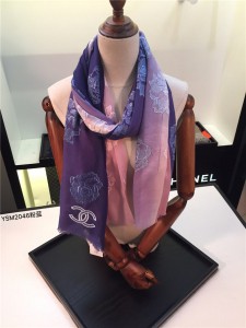 CHANEL strongly recommends this year's heaviest recommended wool mulberry silk scarf pink blue