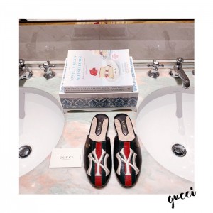 Gucci 2019 NY Yankees patch ladies leather slippers black