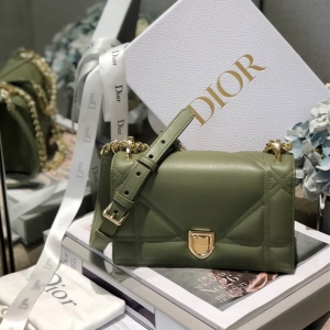 Dior chain pouch imitation Dior one shoulder Handbag