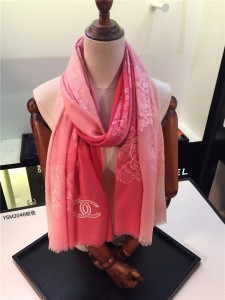 Chanel strongly recommends this year's heaviest recommended wool mulberry silk scarf pink