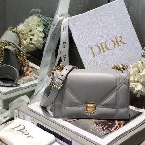 Diorama chain small bag