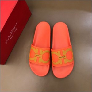 Ferragamo must-have men's red slippers for summer 2020