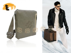 M93048 canvas series LV men's fashion messenger bag