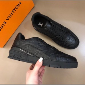 LV 2020 new black grained calfskin men's trainer sneakers