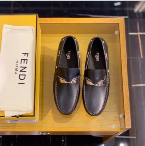 FENDI BUGS eye pattern applique on the classic small round toe heel set foot men's loafers