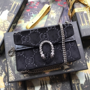 Quality Gucci women's Zip bag